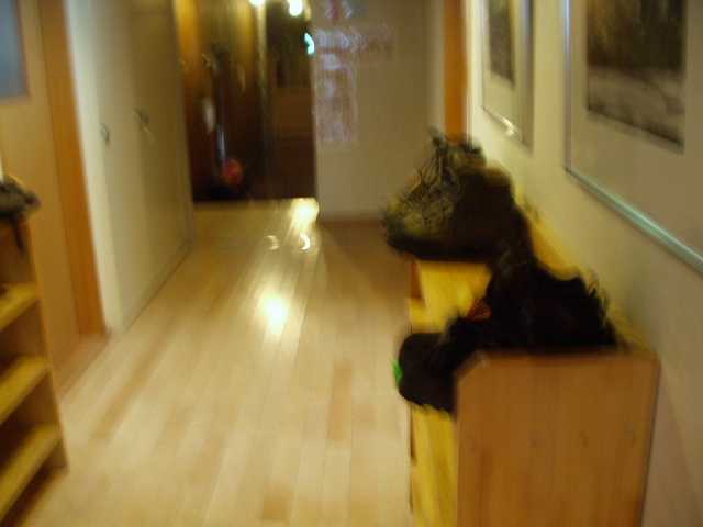 部屋の前に置く